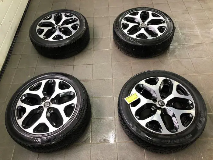 Felgen Set + Reifen Renault Captur