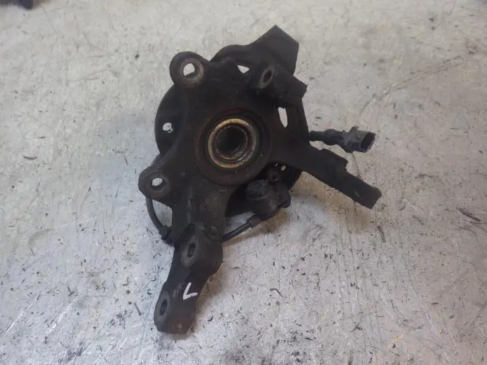 Achsschenkel links vorne Opel Corsa C 00-